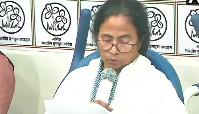 TMC Manifesto: জেনারেলদের মাসিক ৫০০, বাকিদের ১০০০ টাকা &#039;পকেটমানি&#039;র প্রতিশ্রুতি Mamata-র