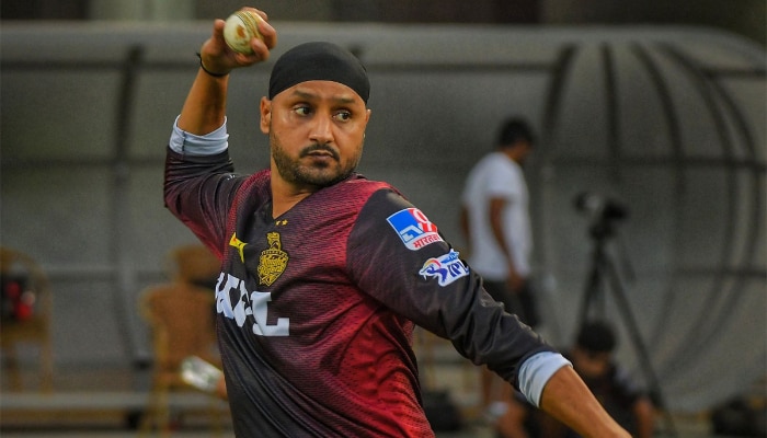 IPL 2021:বদলে গিয়েছেন Harbhajan Singh! নতুন ভাজ্জিতে মোহিত Dinesh Karthik