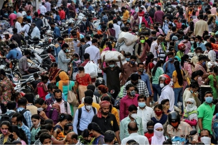 ভোট-বাংলায় বাড়ছে Corona, একটু কি মিটিং-মিছিলে রাশ টানা যেত না!