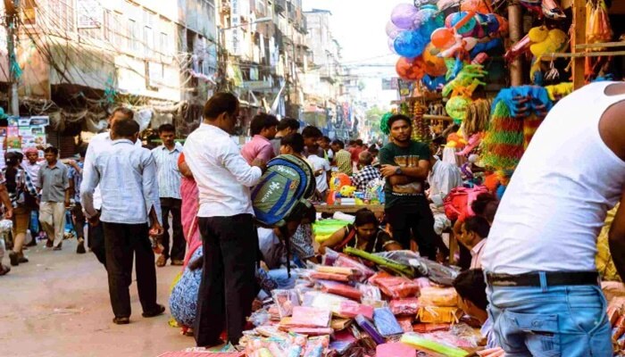 ব্যবসায়ী সমিতি বাজার বন্ধ রাখার সিন্ধান্ত নিলেও খোলা রয়েছে বড়বাজার