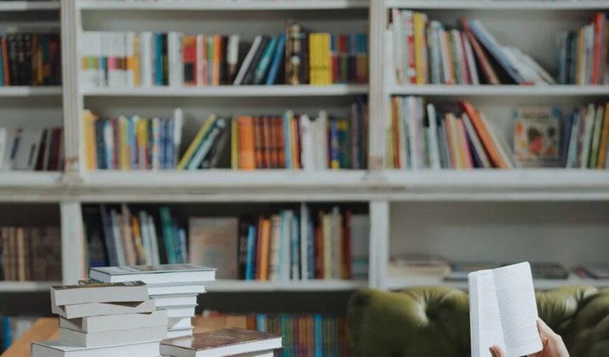 এই করোনা-কালে নিজের একটা লাইব্রেরি থাকলে কেমন হয়?