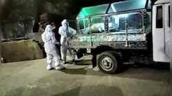বাড়ির সামনে টানা ৫ ঘণ্টা পড়ে দেহ! কাঠগড়ায় অ্যাম্বুলেন্স চালক