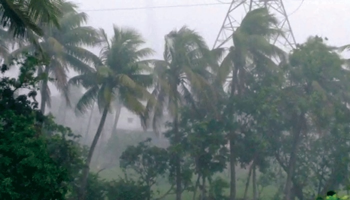 দীঘা-হলদিয়ায় শুরু ঝোড়ো হওয়ার দাপট, ৩০০ স্কুল-৪৬ শিবিরে সরানো হচ্ছে মানুষজনকে 