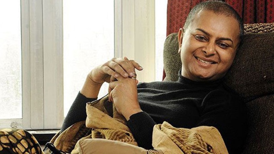 ভালবাসা,সমালোচনা, বিদ্রূপ, বিতর্ক-পেরিয়ে ঋতু বিয়োগের আট বছর 