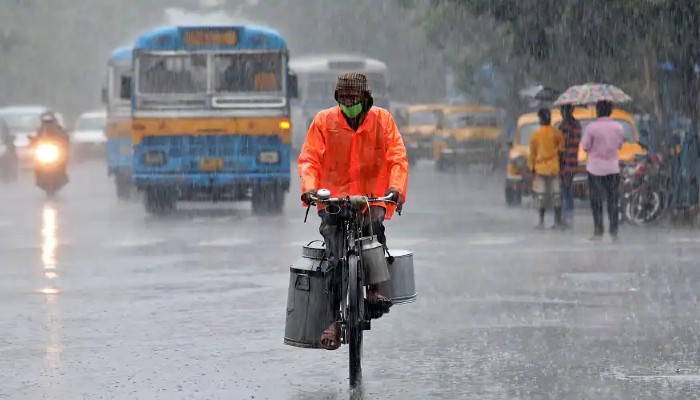 Weather update: প্রবল বৃষ্টির পূর্বাভাস কলকাতা-সহ একাধিক জেলায়, বাড়বে গরমও