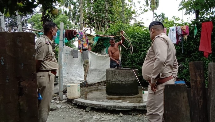 &#039;একটু দাঁড়ান&#039; বলে পুলিসকে অপেক্ষা করতে বলে স্নান-পুজো সেরে নিজেই পুলিসের গাড়িতে উঠল অভিযুক্ত