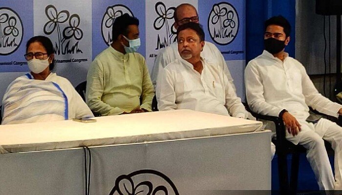  বিজেপি ছেড়েছেন, বিধায়ক পদও কি ছাড়বেন? Mukul Roy-কে ঘিরে জল্পনা তুঙ্গে