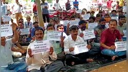 দয়া করে দলে নিন, ইলামবাজারে TMC কার্যালয়ের সামনে ধর্নায় BJP কর্মী-সমর্থকরা