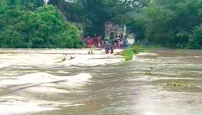 বীরভূমে চন্দ্রভাগা নদীতে জলের তলায় চলে গেল আস্ত সেতু, বিপাকে ৭টি গ্রাম