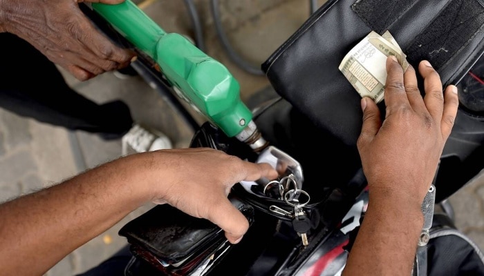 টানা ৩১ দিন ধরে দাম বৃদ্ধি, পশ্চিমবঙ্গে Petrol লিটার প্রতি ১০০ ছুঁই ছুঁই