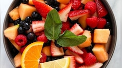 বাড়িতে থাকা ফল দিয়েই বানিয়ে নিন সুস্বাদু Mixed Fruit Salad