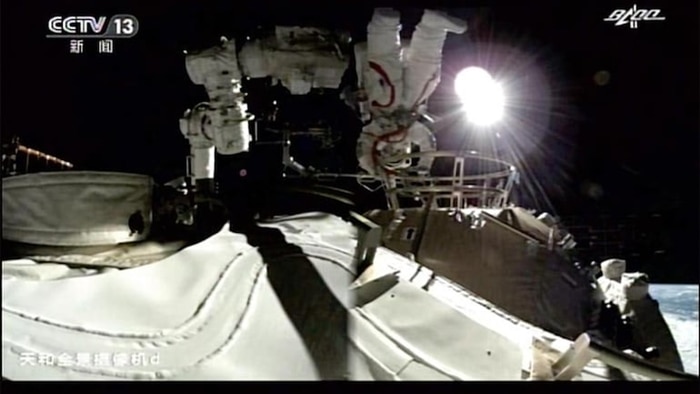 মহাকাশে চিনের নতুন space station, spacewalk-এ নামলেন দুই নভশ্চারী 