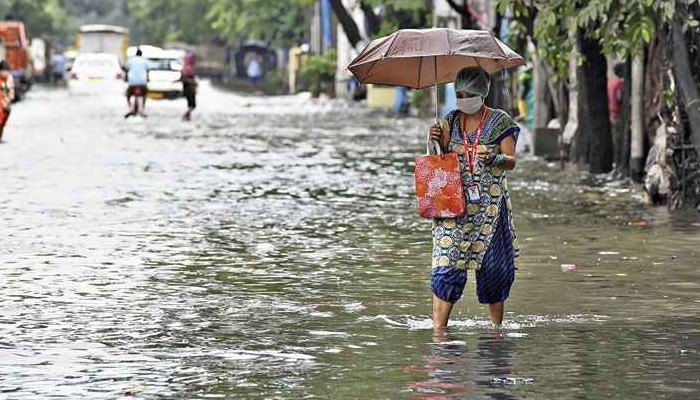 ঝেঁপে বৃষ্টির পূর্বাভাস শহরে, উত্তরবঙ্গে জারি প্রবল সতর্কতা