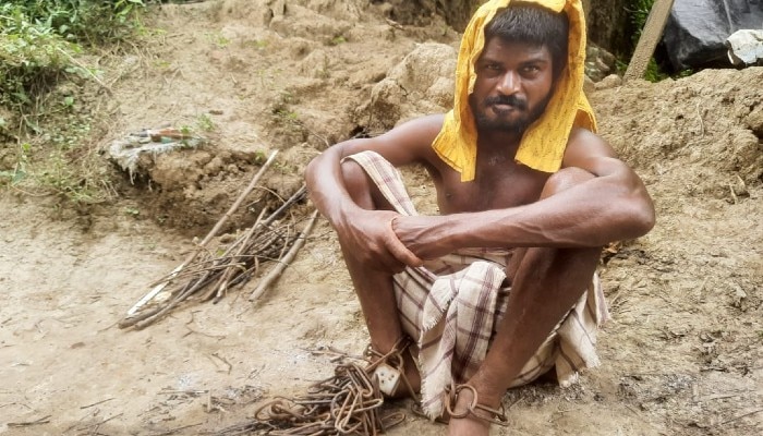 মেধাবী পড়ুয়ার মর্মান্তিক পরিণতি! পাঁচ বছর ধরে শিকলবন্দি বাঁকুড়ার যুবক