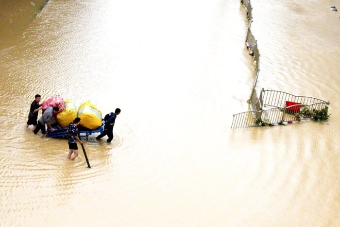 china floods: জলমগ্ন চিন