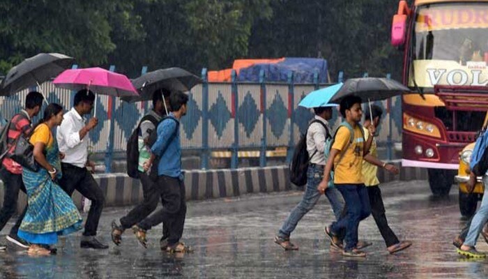 ভারী বৃষ্টির পূর্বাভাস একাধিক জেলায়, বাড়ছে আর্দ্রতার অস্বস্তি