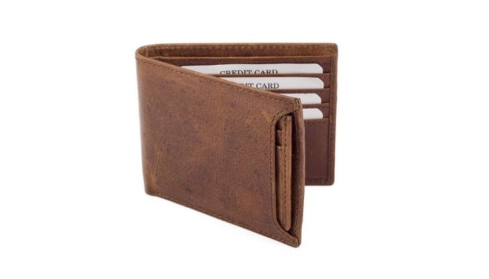 A few things should not be kept in the wallet at all