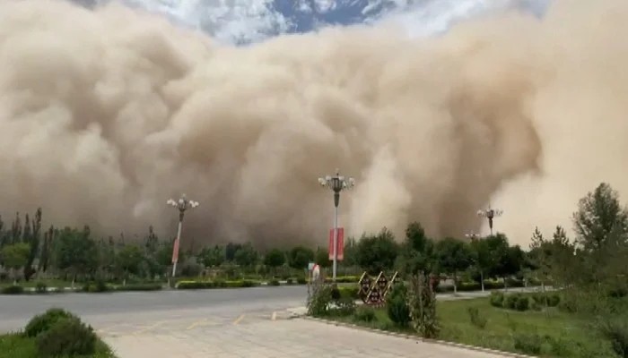 Dust-Clouds: এগিয়ে আসছে ৩০০ ফুট উঁচু ধুলোর দেওয়াল! 