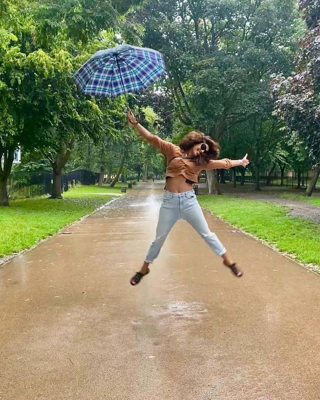 Priyanka Chopra enjoys London Summer