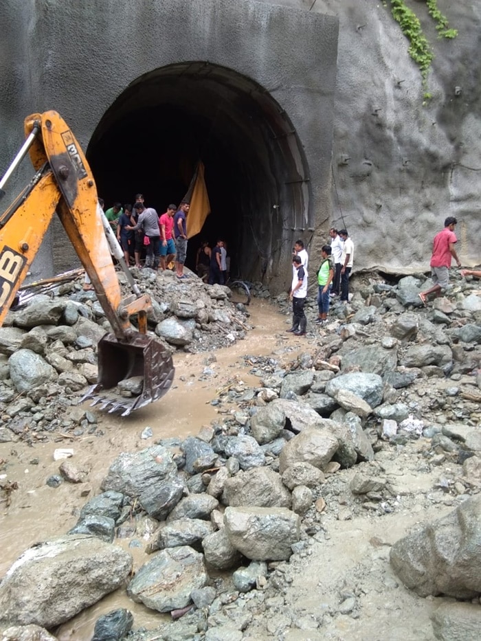 Rail tunnel accident: তলিয়ে গেলেন কর্মীরা