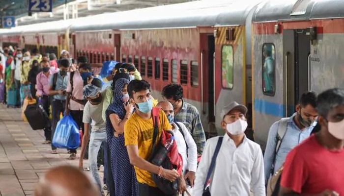 Train Delayed: জলমগ্ন হাওড়া, পরিবর্তন হল বেশকিছু দূরপাল্লার ট্রেন, জেনে নিন 