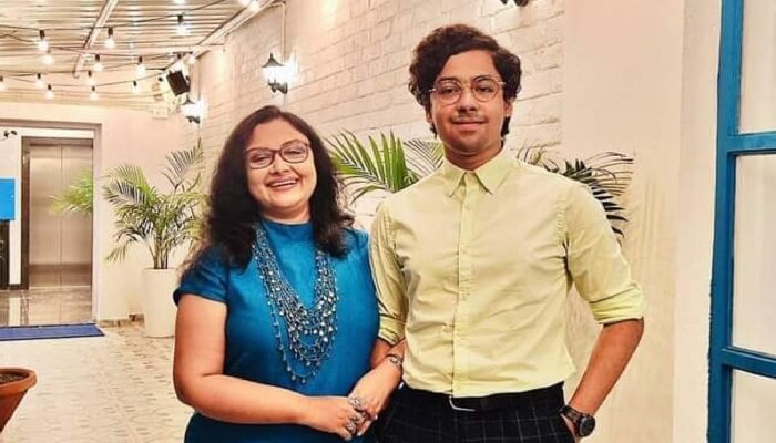 Riddhi Sen: Riddhi with mother 