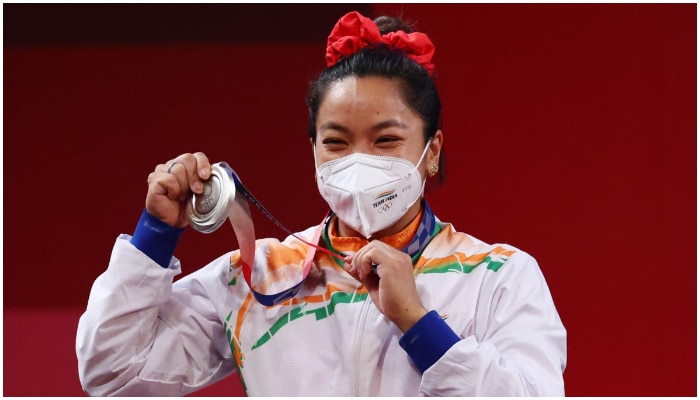 Mirabai Chanu with silver medal