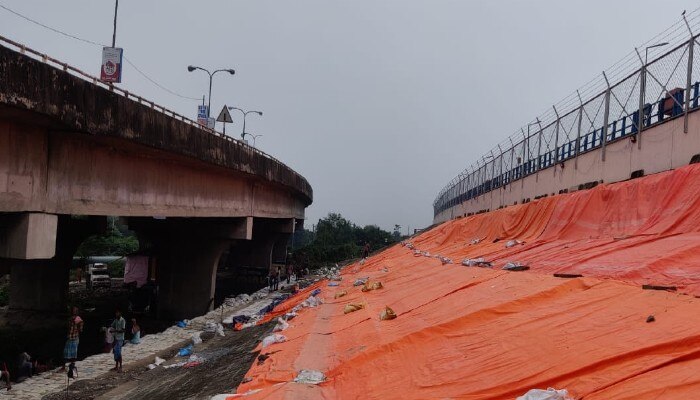 Kolkata Metro: দক্ষিণেশ্বর-নোয়াপাড়া মেট্রো লাইনের পাশে ধস, ফাটল এক্সপ্রেসওয়ের ব্রিজেও