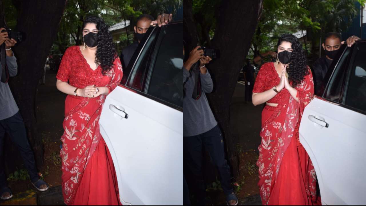 Anshula Kapoor arrives for Rhea and Karan's wedding