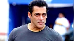 নিয়ম ভেঙে সোজা মেইন গেটে ঢোকার মুখে Salman-কে আটকালেন CISF আধিকারিকরা