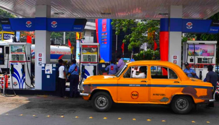 Petrol and diesel rates: অবশেষে কমল পেট্রল-ডিজেলের দাম! কলকাতাবাসীর জন্য সুখবর