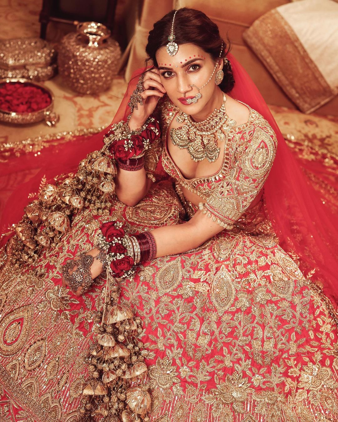 Kriti Sanon looks gorgeous in Manish Malhotra's new bridal collection