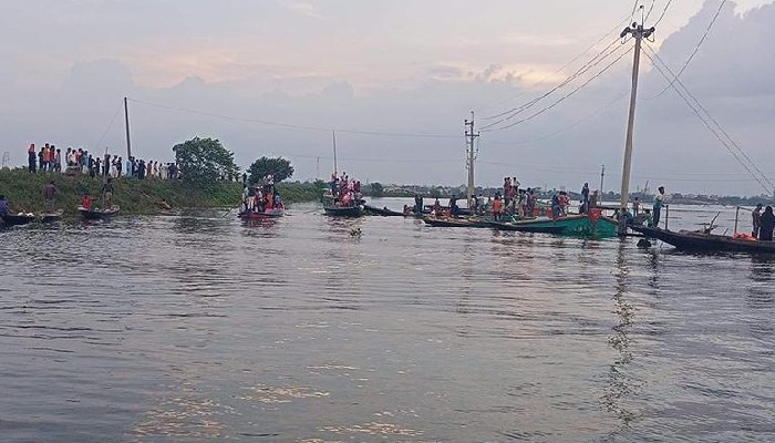 Bangladesh Ferry Accident: মাঝনদীতে ট্রলারডুবি বাংলাদেশে; মৃত ২১, নিখোঁজ ৫০