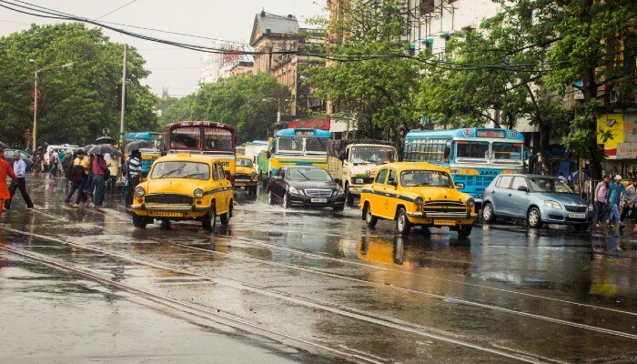 Weather Today: বিক্ষিপ্ত বৃষ্টিতে ভিজবে শহর, উত্তরের জেলাতে ভারী বৃষ্টির সতর্কতা