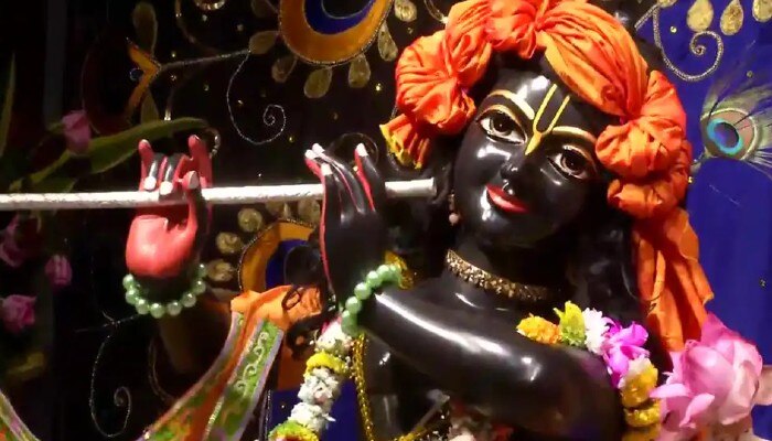 Devotees seek blessings of Lord Krishna: ভগবানের আশীর্বাদ