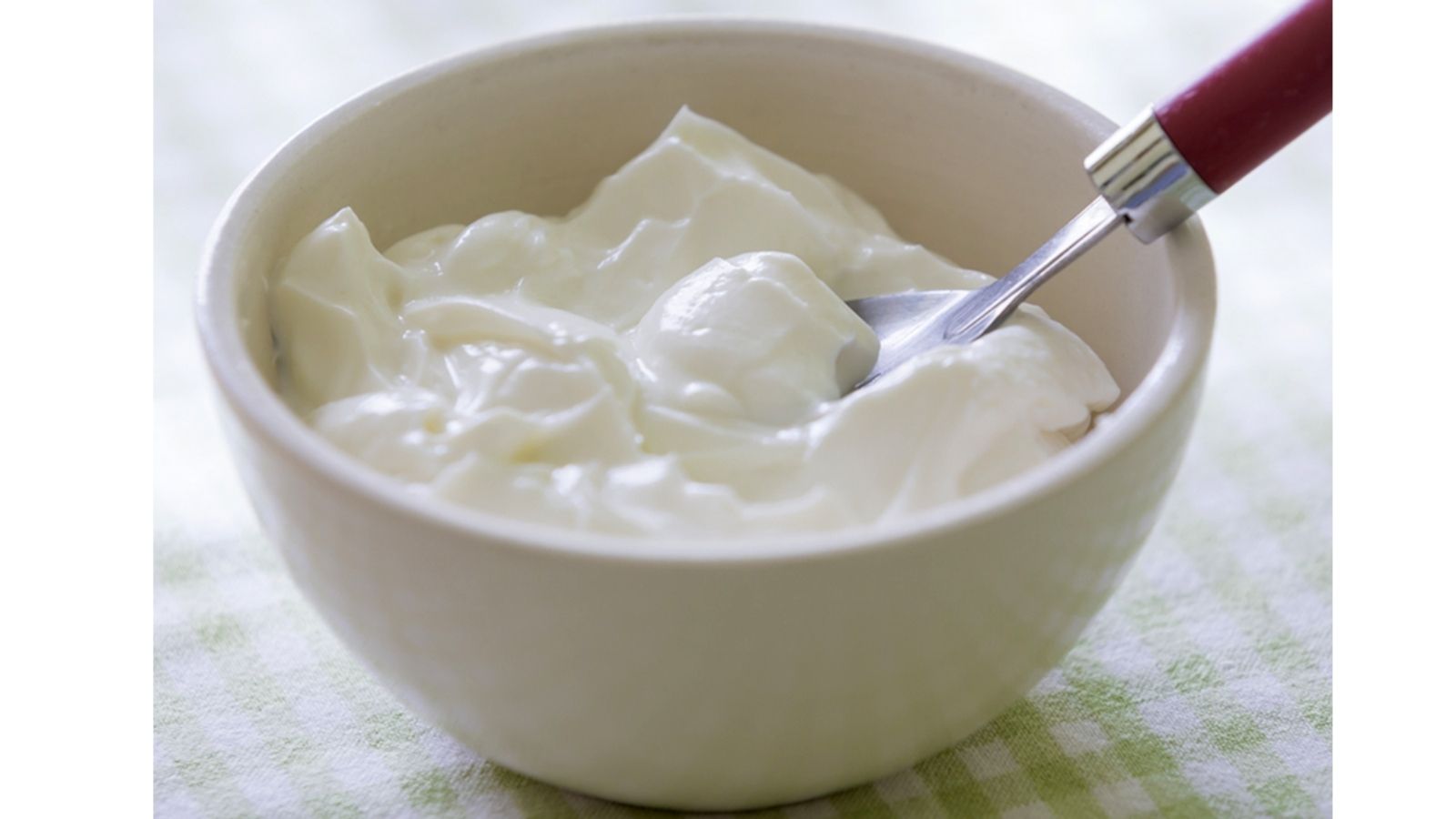 Mix one spoon of yogurt in Hair Mask