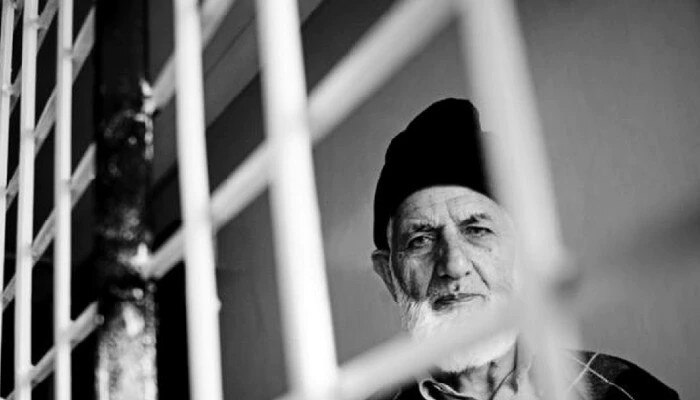 Kashmir: পাক পতাকায় জড়িয়ে Syed Geelani, শেষ যাত্রায় উঠল দেশবিরোধী স্লোগান! মামলা দায়ের
