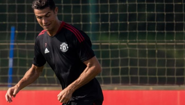 Cristiano Ronaldo starts practise for Manchester united after decade