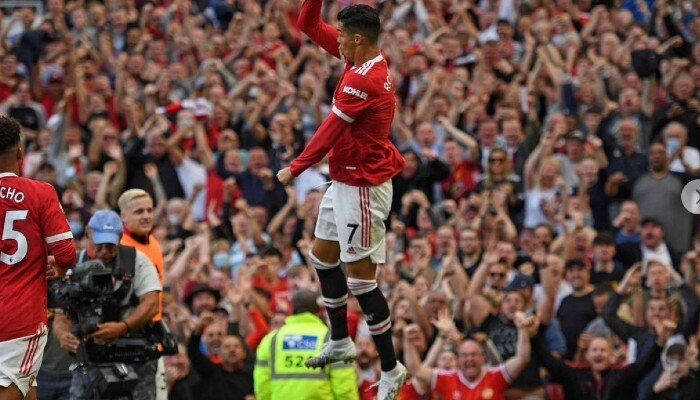 Cristiano Ronaldo scores two goals for Manchester United