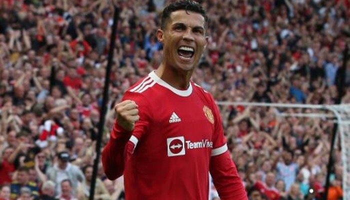 Cristiano Ronaldo scores two goals for Manchester United