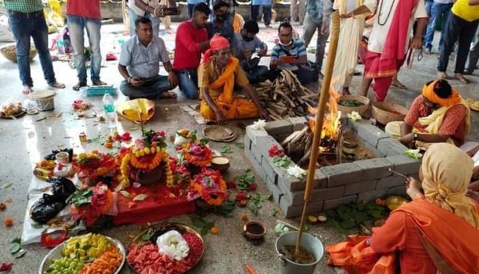 Anubrata Mandal offers puja at Tarapith for victory of Mamata Banerjee in Bhawanipore 