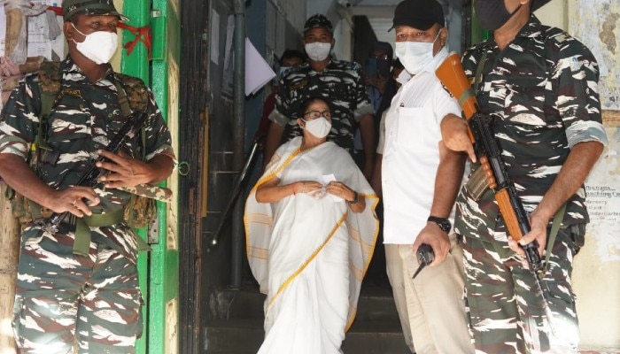 Mamata Banerjee cast her vote in Mitra Institution at Bhawanipore