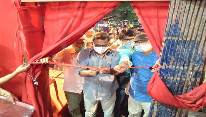 Kamaleswar mukherji inaugurated the stall 