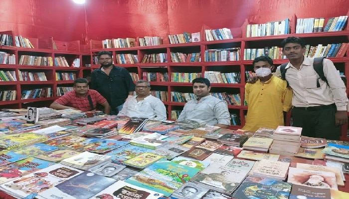 Shatarup Ghosh also came to the Marxist book stall