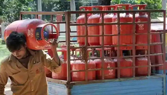 LPG: রান্নার গ্যাসের সিলিন্ডার বুক করলে ছাড় ২৭০০ টাকা, এভাবে তুলুন ফায়দা   