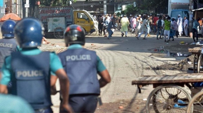 Bangladesh Violence : পুলিস প্রধানদের বদলি, কড়া পদক্ষেপ সরকারের