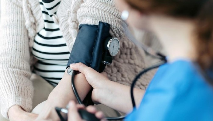 Bloodpressure: উচ্চ রক্তচাপে ভুগছেন? এই খাবারগুলি ভুলেও খাবেন না