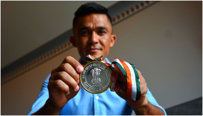 Sunil Chhetri: হাতে Khel Ratna নিয়ে আবেগি &#039;ক্য়াপ্টেন ফ্যান্টাস্টিক&#039;! করলেন ট্যুইট