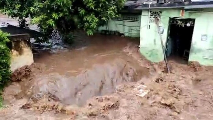 ভয়ঙ্কর বন্যায় ভাসল অন্ধ্রপ্রদেশ, জলের তোড়ে প্রাণ হারাল ৩০, বাড়ছে মৃতের সংখ্যা