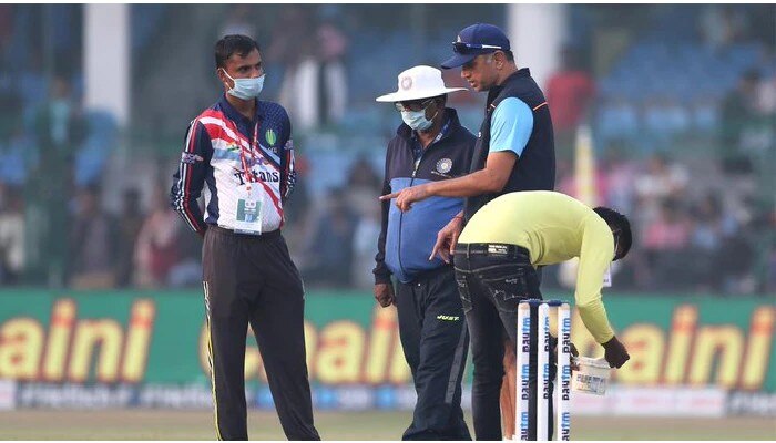 Rahul Dravid gesture